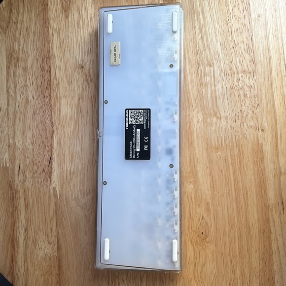 HIGROUND Clear Opal Base 65 Keyboard - Picture 6 of 7